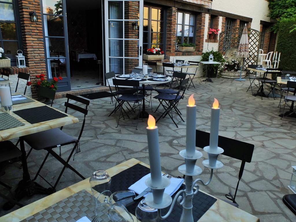 Auberge Du Grand Dauphin Dhuizon ภายนอก รูปภาพ