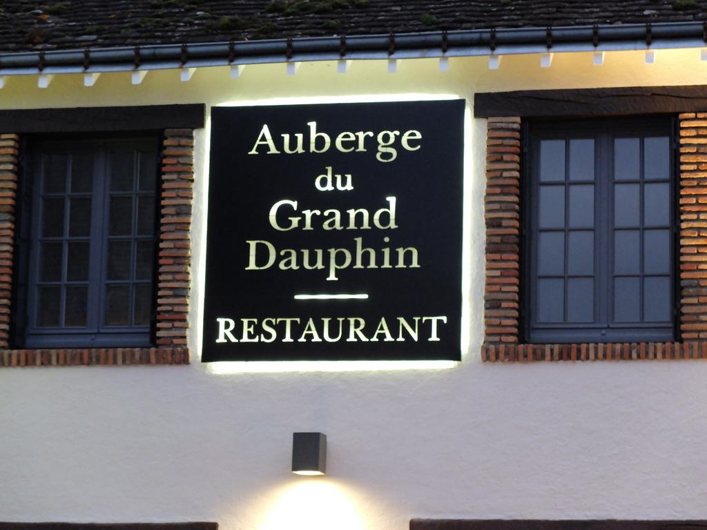 Auberge Du Grand Dauphin Dhuizon ภายนอก รูปภาพ