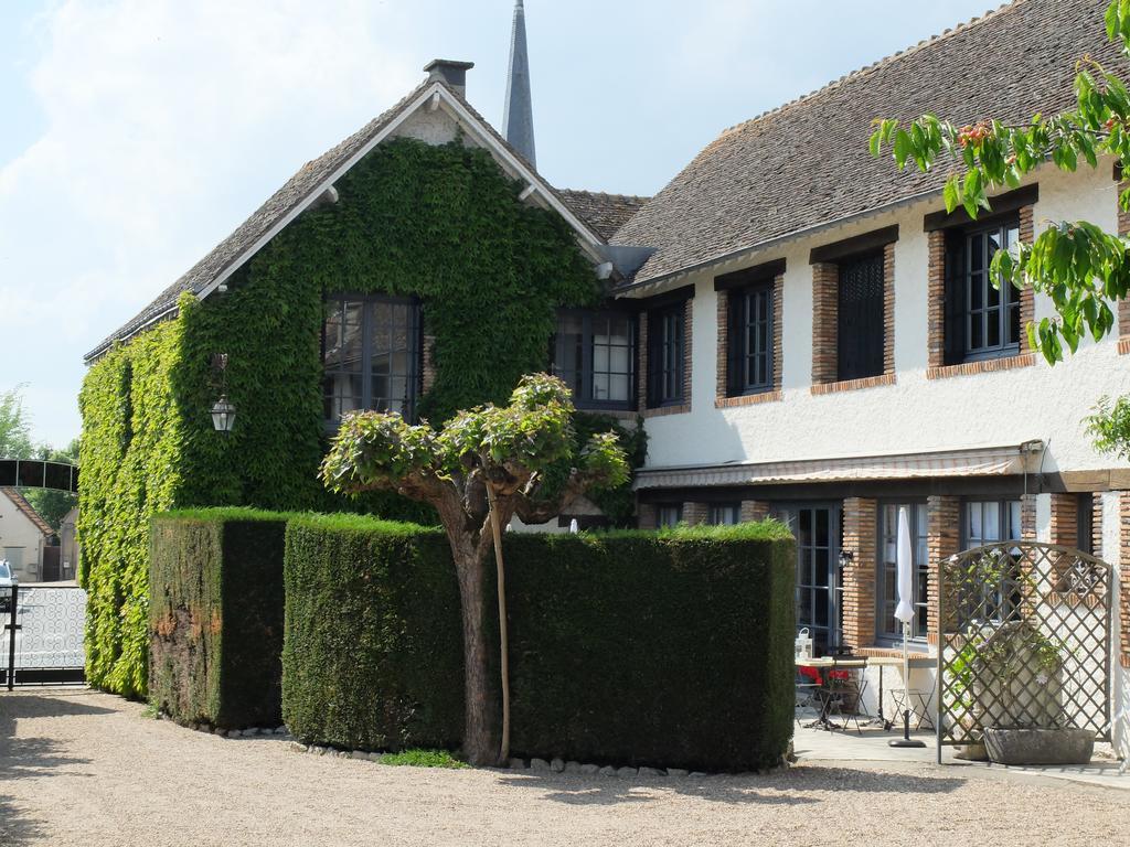 Auberge Du Grand Dauphin Dhuizon ภายนอก รูปภาพ