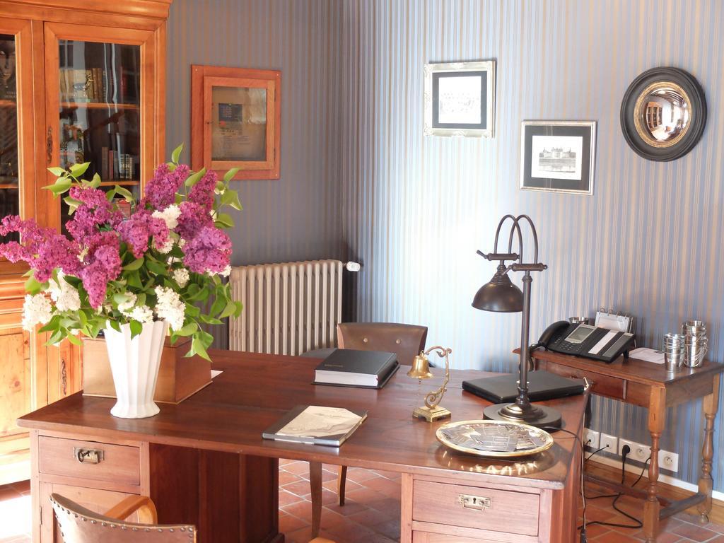 Auberge Du Grand Dauphin Dhuizon ภายนอก รูปภาพ