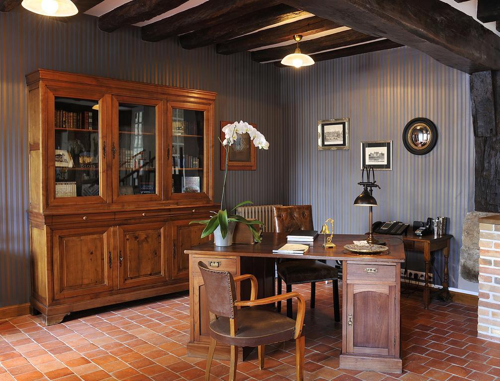 Auberge Du Grand Dauphin Dhuizon ภายนอก รูปภาพ