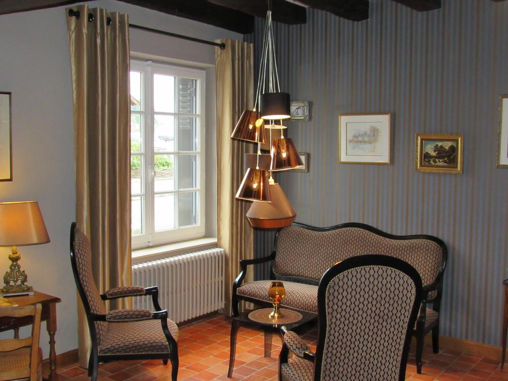 Auberge Du Grand Dauphin Dhuizon ภายนอก รูปภาพ
