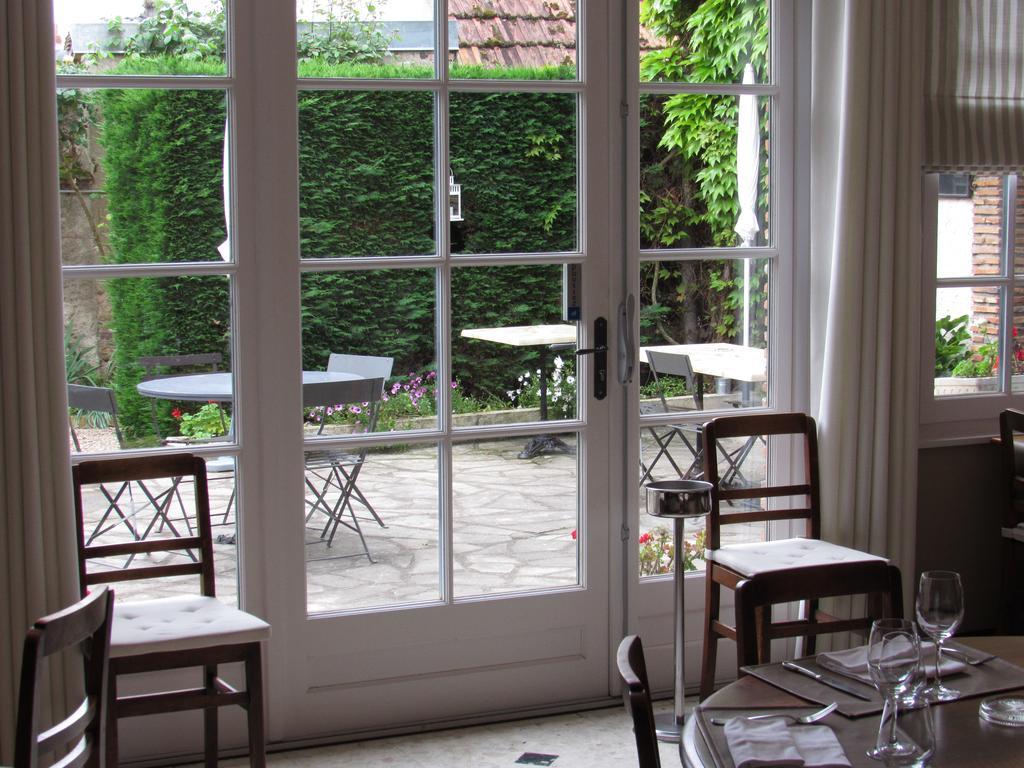 Auberge Du Grand Dauphin Dhuizon ภายนอก รูปภาพ