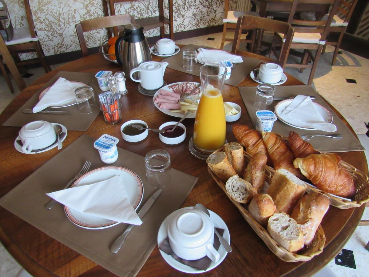 Auberge Du Grand Dauphin Dhuizon ภายนอก รูปภาพ
