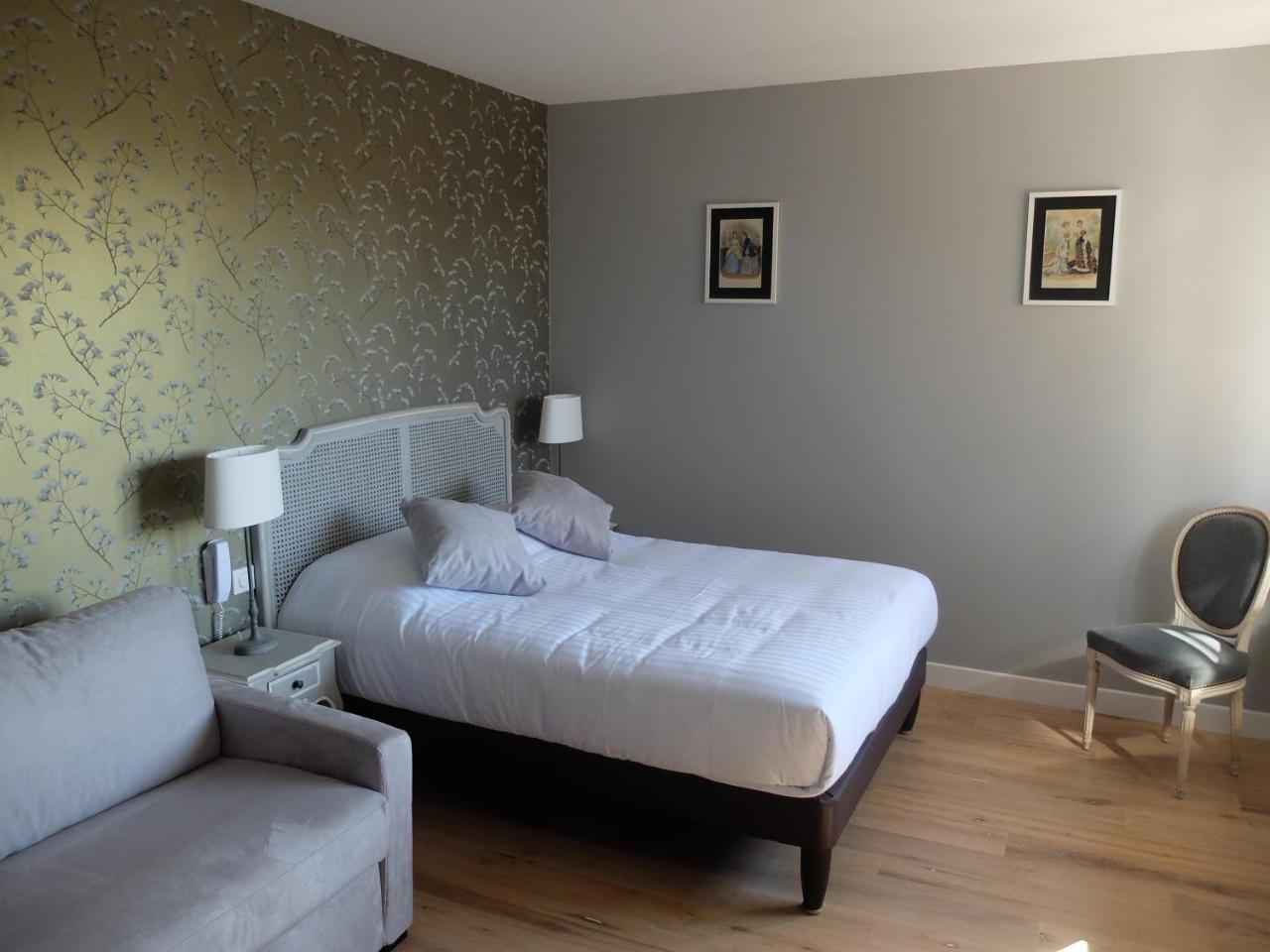 Auberge Du Grand Dauphin Dhuizon ภายนอก รูปภาพ