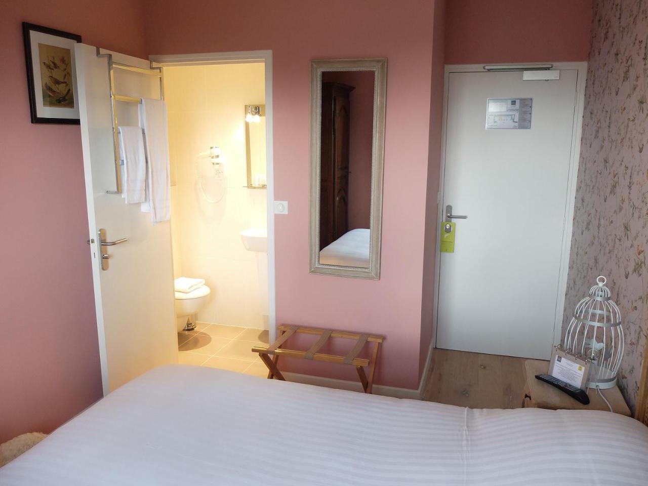 Auberge Du Grand Dauphin Dhuizon ภายนอก รูปภาพ